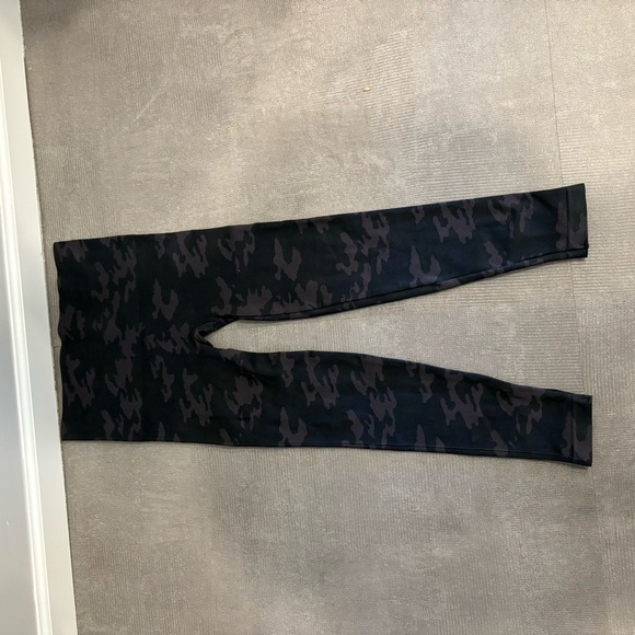 SPANX Black High Waisted Camouflage Leggings Large - Picture 4 of 4